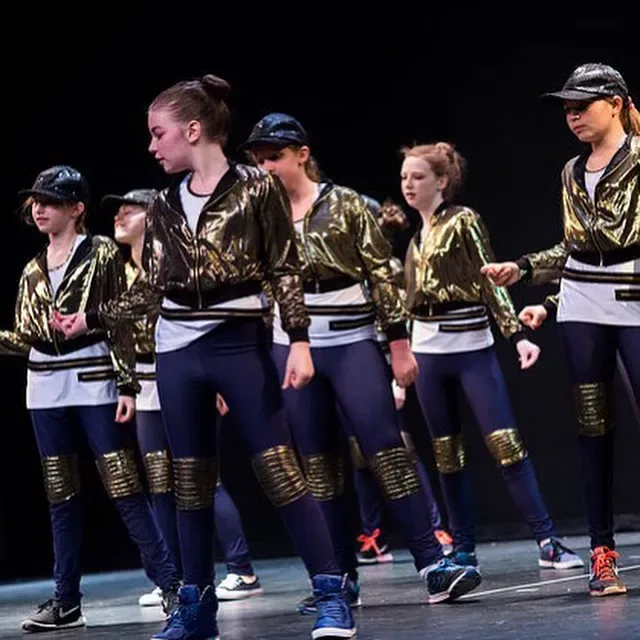 AD Dance